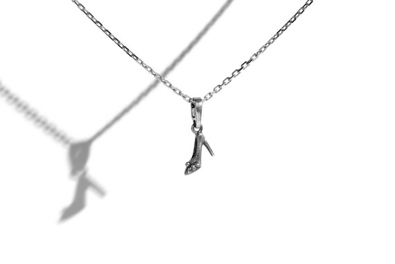 high heel shoe necklace