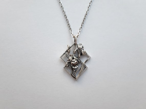 iris pendant