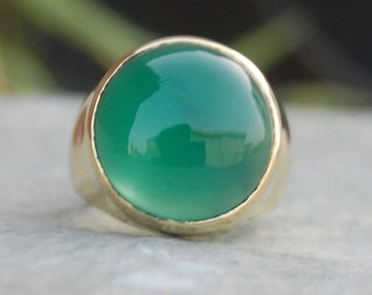Anillo de plata de ley con ónix verde: cabujón redondo, joyería artesanal