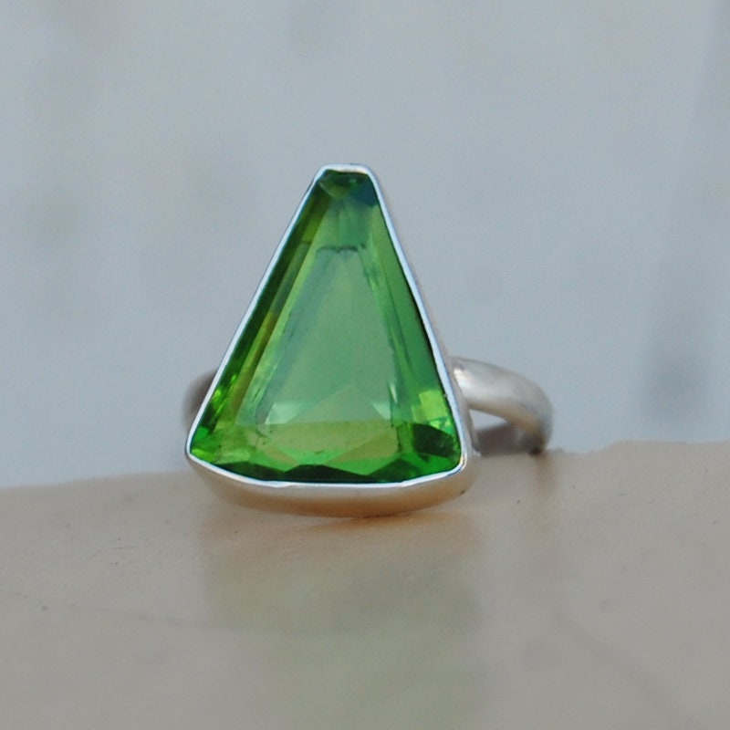 Good Gemstones Peridot Oval Shape Faceted Green Peridot Solid