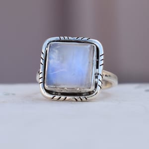 Blauer Regenbogen Mondstein Sterling Silber Ring: Statement Sternzeichen Schmuck