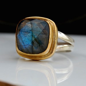 Blauer facettierter Labradorit 925 Sterlingsilber-Gelbgold überzogen zwei Ton-Ring-Schmucksachen, zwei Ton-Silber-Erklärungsring, Sternzeichen Schmuck