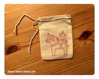 Sweet little cotton muslin Scandinavian gift bags for teachers, classmates, and holiday party favors.