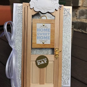 Tarjeta de puerta 3D con lugar para tarjeta de regalo al abrir la puerta Tarjeta emergente hecha a mano.