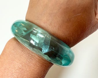 Sea foam blue vintage lucite bracelet - possibly unsigned Monies Great beach resort cruise wedding look