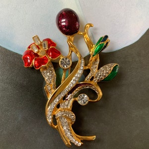 Large Vintage floral Gold tone brooch with rhinestones and enamel - Classic Style - Signed HZ - a great gift