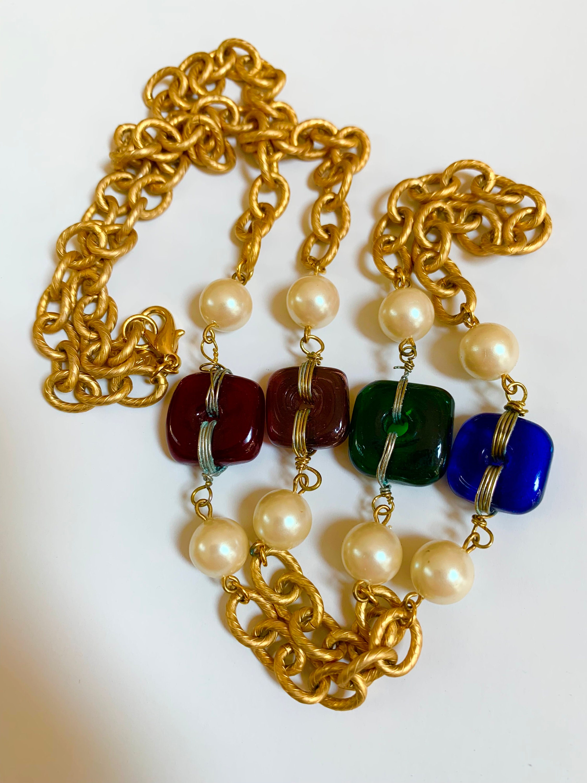 Vintage 90's CHANEL Necklace / 94P Gripoix Pearl Dangle 