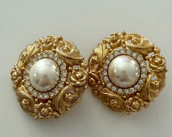 Vintage Burberrys faux pearl and crystal clip on earrings Pristine vintage condition Classic style Statement earrings