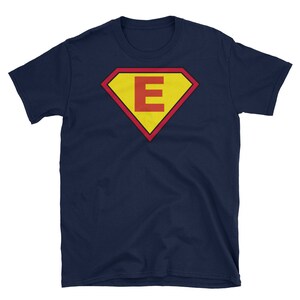 Camiseta com letra inicial E – Camisa com monograma de quadrinhos de super-heróis – Tops combinando para a família – Presentes personalizados para mulheres e homens – Idéias para presentes de família