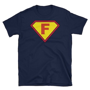 Camiseta com letra inicial F – Camisa com monograma de quadrinhos de super-heróis – Tops combinando com a família – Presentes personalizados para mulheres e homens – Idéias para presentes de família