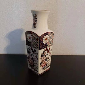 Beautiful Peony Wintersweet Imari Ware Vase made in Japan