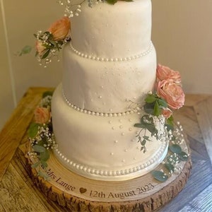 Personalised Log Slice Cake Stand, Wedding, Birthday, Engagement, Anniversary imagem 1