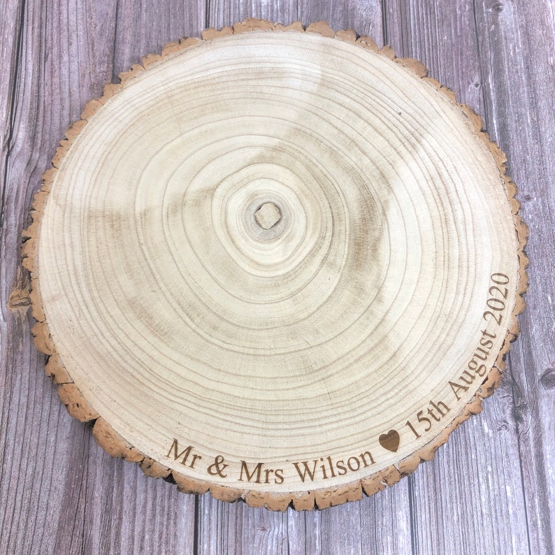 Personalised Log Slice Cake Stand, Wedding, Birthday, Engagement, Anniversary imagem 3