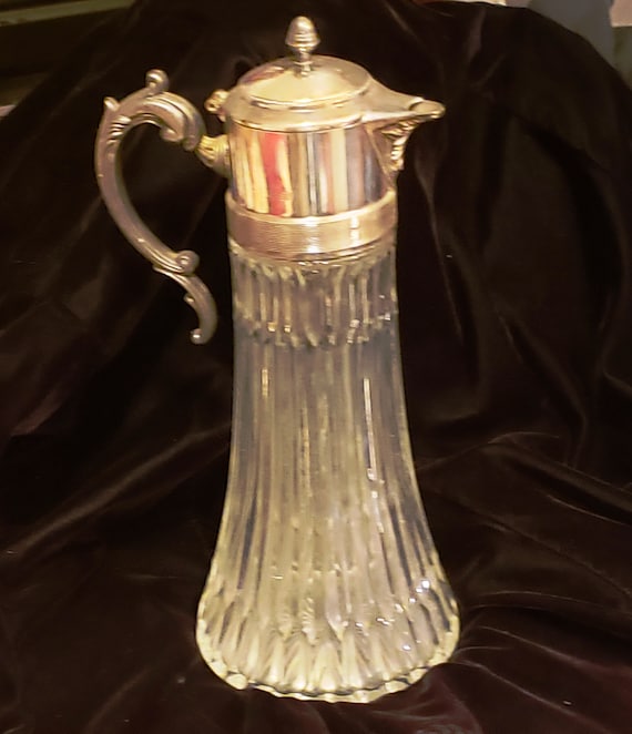 Pitcher, decorative glass water pitcher or decanter