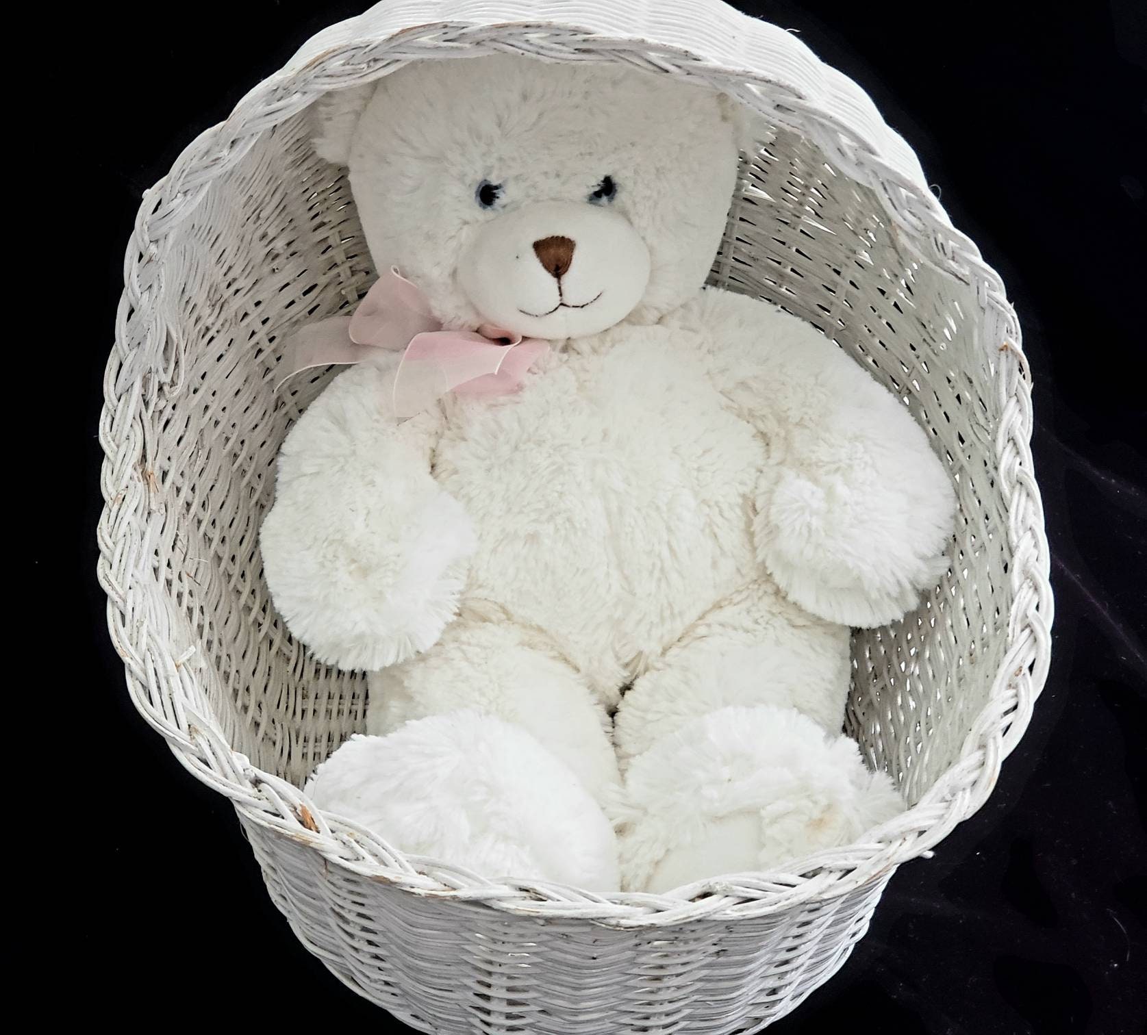 Antique wicker baby bassinet 2025