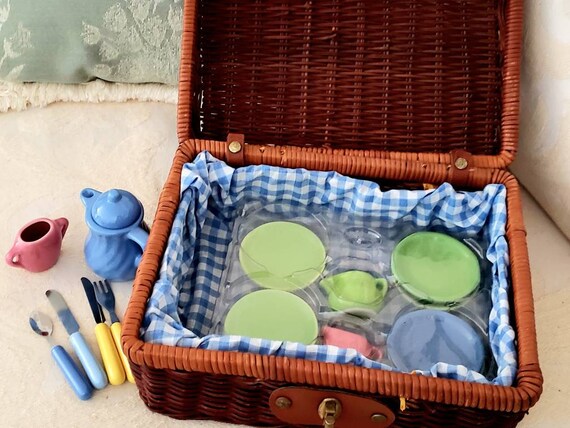 child's picnic basket set