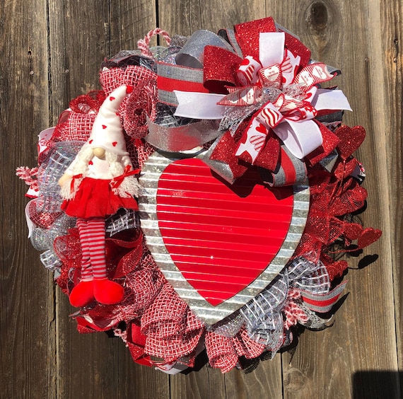 Valentines Wreaths for Front Door, Valentine Door Decorations Valentine  Gnome Wreath with Be Mine Sign Fishnet Yarn, Valentines Day Wreath Decor  for