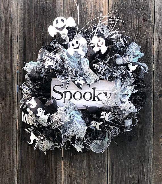 Ghost Wreath, Halloween Ghost Decor, Spooky Halloween Decor, Spooky Wreath, Black White Wreath, Halloween Ghost Wreath, Black Silver Wreath