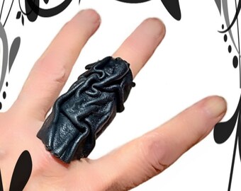 Grande bague tendance en cuir recyclé noir - sans métal - toutes les tailles - faite main - extravagante - énorme - avant-gardiste - sur mesure