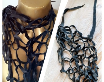 écharpe, collier noir et audacieux - cuir recyclé - Avant Garde - long court - multifonction