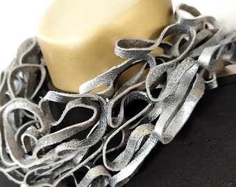 Big silver / gray leather( recycled ) statement necklace, scarf , collar  bib necklace - long - short.         Zilver/ grijs