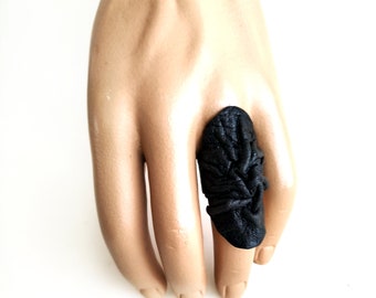 Grande bague tendance en cuir noir recyclé - sans métal - toutes les tailles - faite main - extravagante - énorme - avant-gardiste