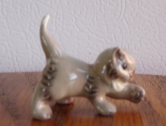 Retired Hagen Renaker Gray Persian Kitten Paw Up