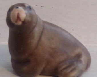 Details about   Mini Glass Seal Animal Figurine Grey Flippers Ocean Sea Arctic Cute Small New 