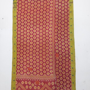 Cortina de edredón Kantha de algodón reciclado, decoración bohemia con estampado floral. imagen 4