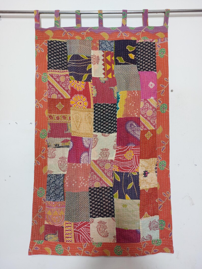 Puede incluir: Un juego de tres tazas de cer&aacute;mica con un acabado mate moteado. Las tazas son de color crema, gris claro y gris oscuro. Cada taza tiene un dise&ntilde;o simple y minimalista y un asa redondeada.