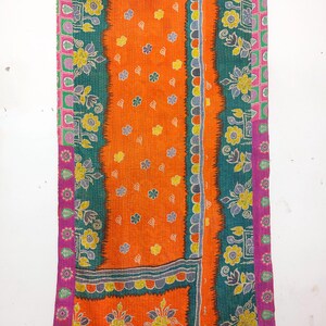 Cortina de edredón Kantha de algodón reciclado, decoración bohemia con estampado floral. imagen 3