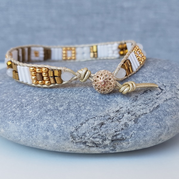 Bracelet wrap en cuir, perle de verre et rocaille