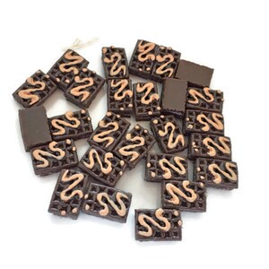 5 rechteckige Schokoladen Cabochons aus Resin