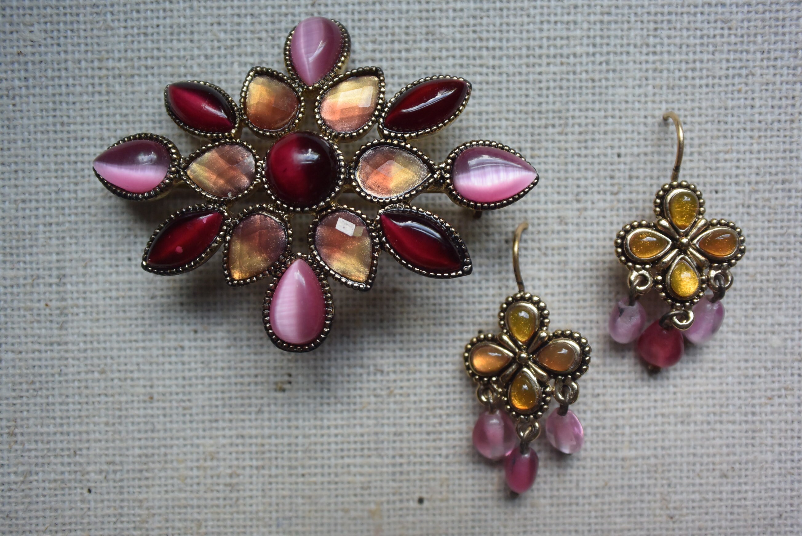 アクセサリー yae 3set vintage like brooch yae（ヤエ）の「3set vintage like brooch / ヴィンテージライク