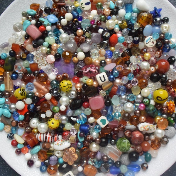 Lot de 1,5 livre de perles de verre mélangées, 680 grammes de perles vintage et nouvelles, soupe de perles de verre, mélange de perles Destash