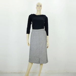 1980s SKIRT petite mademoiselle pure new wool black and white houndstooth pattern size M