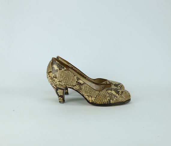 1950s true vintage snake skin pumps - image 2