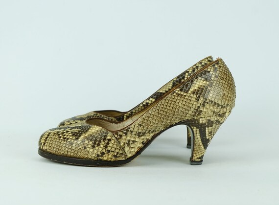 1950s true vintage snake skin pumps - image 5