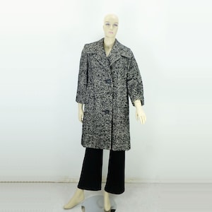 1950s true vintage women's COAT tweed wool herringbone pattern large collar large buttons three-quarter length sleeves size M