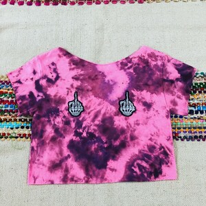 Awesome dyed skull middle finger crop top