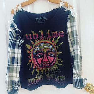 Beautiful band sweatshirt with flannel sleeves size medium