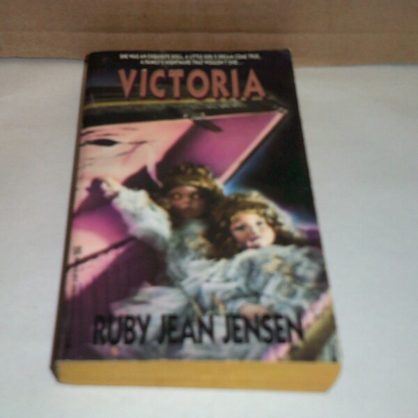 Victoria by Ruby Jean Jensen, Vintage horror paperback, 1990 first printing, evil dolls!!