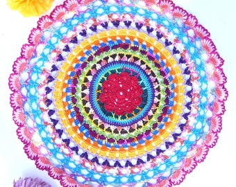 Tapete de crochet colorido hecho a mano: decoración de mesa redonda estilo bohemio, tapete de encaje inspirado en mandalas