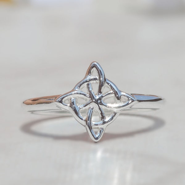 Witch Knot Ring, Handmade Amulet, Witches Knot for Gift, for Women, 925 Sterling Silver Necklace, Made in Peru