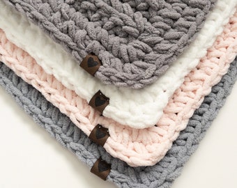 Squishy and Chunky Crochet Baby Blanket Free Pattern