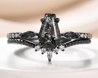 Anello di fidanzamento in oro nero 14k con bara gotica in quarzo rutilato nero