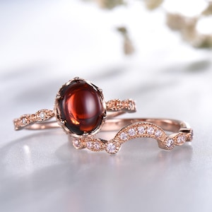 Natürlicher roter Granat Ring Set Rose Gold gefüllt Oval geschliffenen Edelstein Vintage-Ring Art-Deco-Kurve simulierte Diamant Ehering-Hochzeits-Set