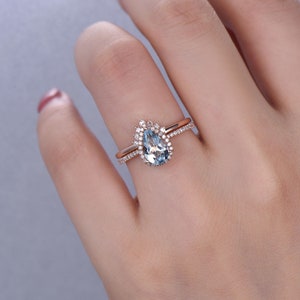 Aquamarin Ring, Birnen Aquamarin Verlobungsring, Zierliche Stacking Ring, Halo Ring, 14K Rose Gold Ringe, März Birthstone, Braut Set