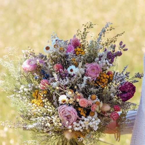 Gedroogd bloemenboeket, bruidsboeket met wilde bloemen en ranunculus, geconserveerd bruidsboeket, boho bruidsbloemen, rustieke bruiloftsdecoratie