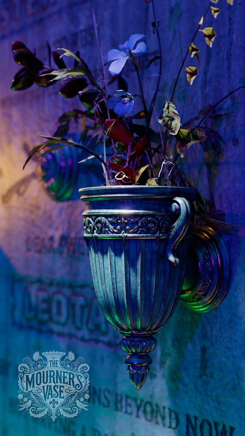 Peut inclure: Un vase orn&eacute; bleu et or avec un arrangement floral de fleurs bleues et violettes. Le vase est mont&eacute; sur un mur et porte le texte "The Mourner's Vase" en dessous.